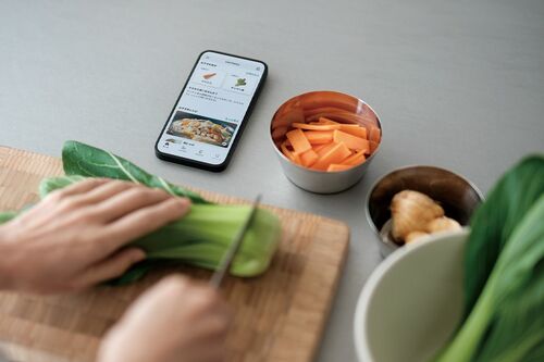 アプリでレシピ提案、食品ロス削減にも