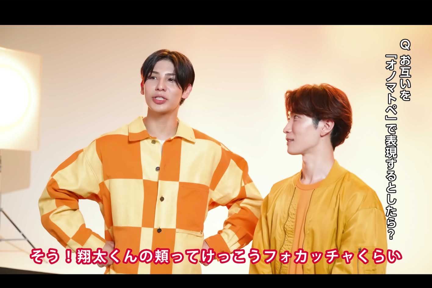 CMのメイキングで渡辺翔太の頬を「フォカッチャくらい、もちもち」と語るラウール（モスバーガーのYouTube公式チャンネルより）