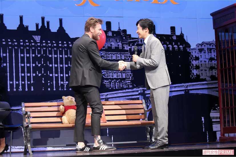 2018年、映画『プーと大人になった僕』ジャパンプレミアに堺雅人と登壇したユアン・マクレガー