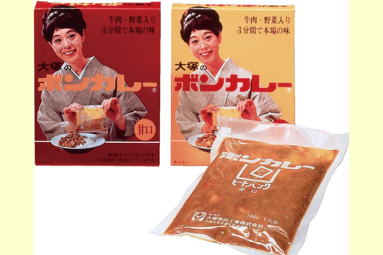 発売当時の『ボンカレー』。パウチが半透明だったので、賞味期限が冬でも3か月と短かった