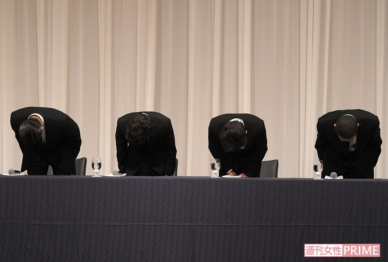 山口を除くTOKIOのメンバーが出席した謝罪会見（'18年5月2日）