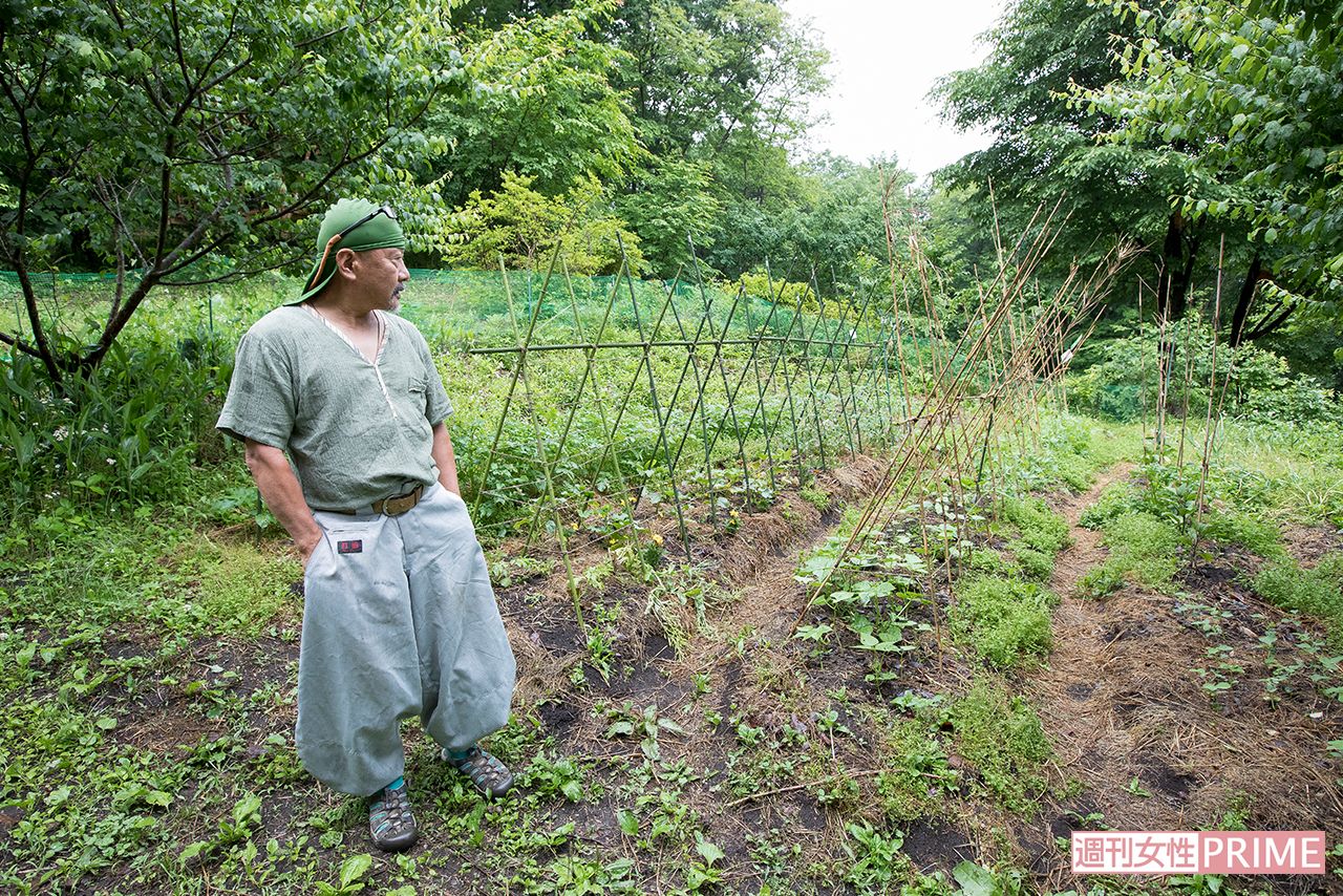 卵や釣った魚、完全無農薬でとれる野菜など食料は自給自足　撮影／伊藤和幸