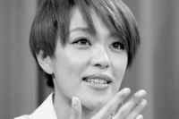 今井絵理子、初登院の翌日にノートなど文房具を購入「秘書が使い方を丁寧に説明」