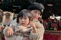 グラビアアイドル出身・倉持由香さん、子どもが自閉症と診断「ベッドから動けなかった」味わった“絶望”と…