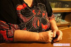 生前の恵美さんの様子を語る當山さん。恵美さんは足の悪い當山さんに「大丈夫？」と声をかけ、いつもいたわっていた