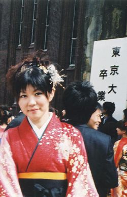 卒業式当日、東大構内で