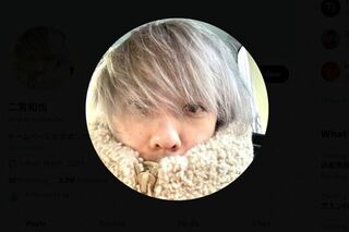 二宮和也が新しく変更したXのアイコンは銀髪姿に（二宮の公式Xより）