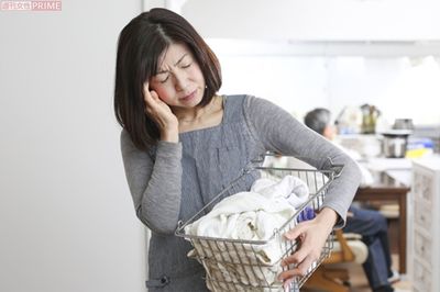 50代から気になる“手のふるえ”は加齢のせいじゃない！ セルフチェックシートで診断