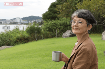 66歳は再構築世代！小泉今日子に浅香唯らのヒット曲を手がけたエッセイスト・麻生圭子、失聴で傷心の日々を…