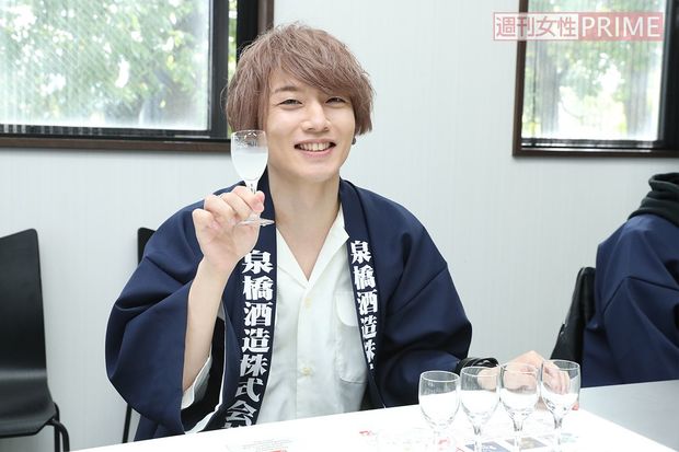 「20歳で初めて日本酒を飲んだときは、正直、無理して飲んでいましたね。日本酒いけちゃう自分にちょっと酔ってるみたいな（笑）」（TSUBASA）