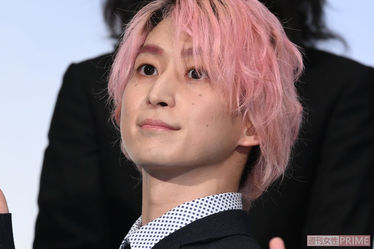 映画『おそ松さん』公開記念舞台挨拶での佐久間大介（'22年3月）