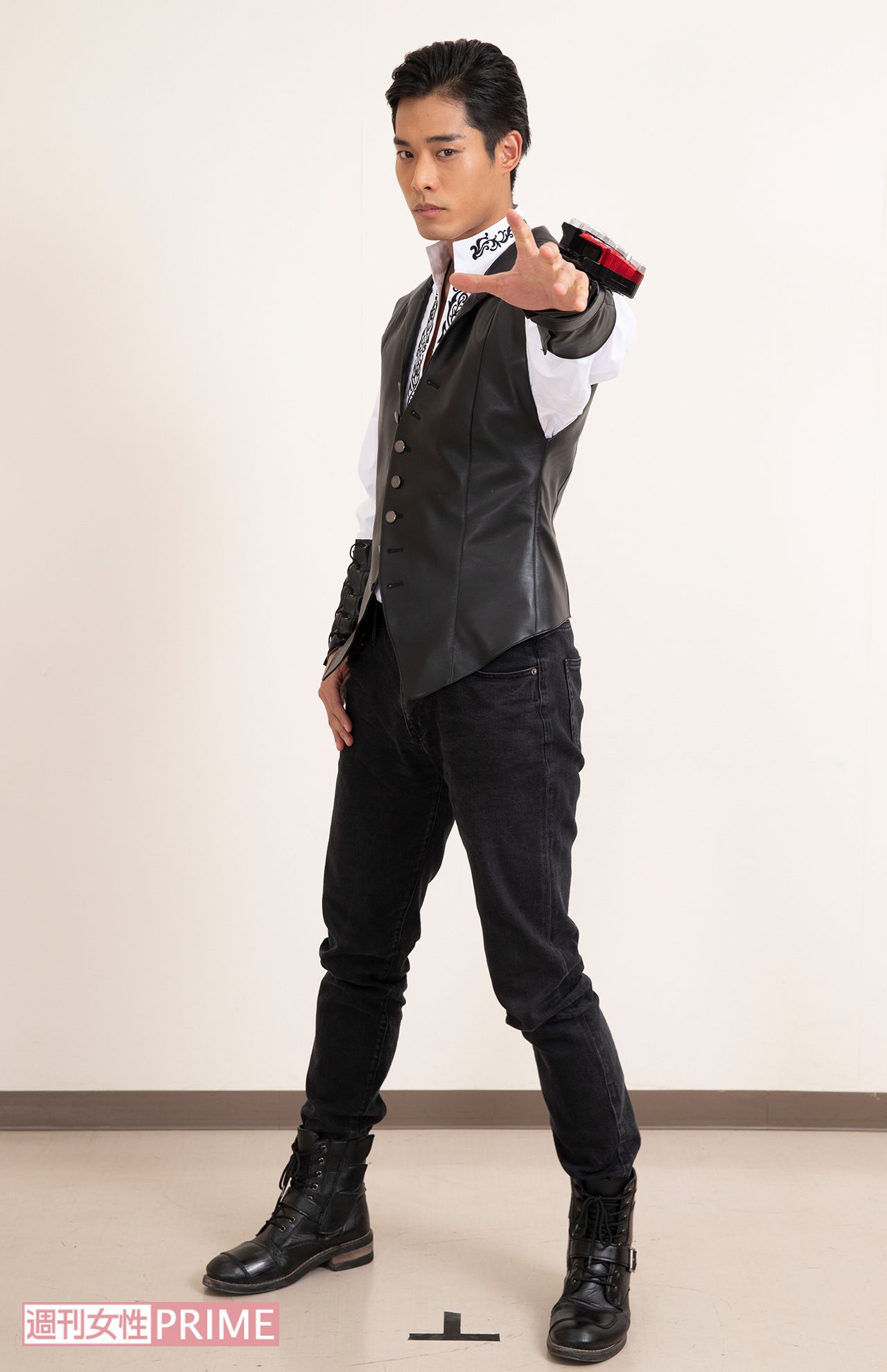 リュウソウブラック／バンバ役　岸田タツヤ