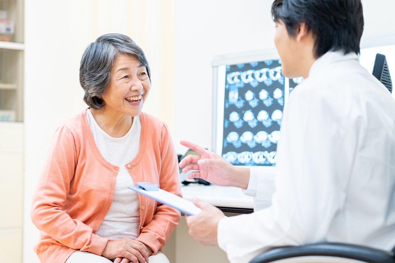 ちなみに、人間ドックは「任意型検診」の一種。一般健康診断や対策型検診で行う検査に加えて、MRIやCTなど病院やクリニックによってさまざまな検査項目が用意されている　※写真はイメージです