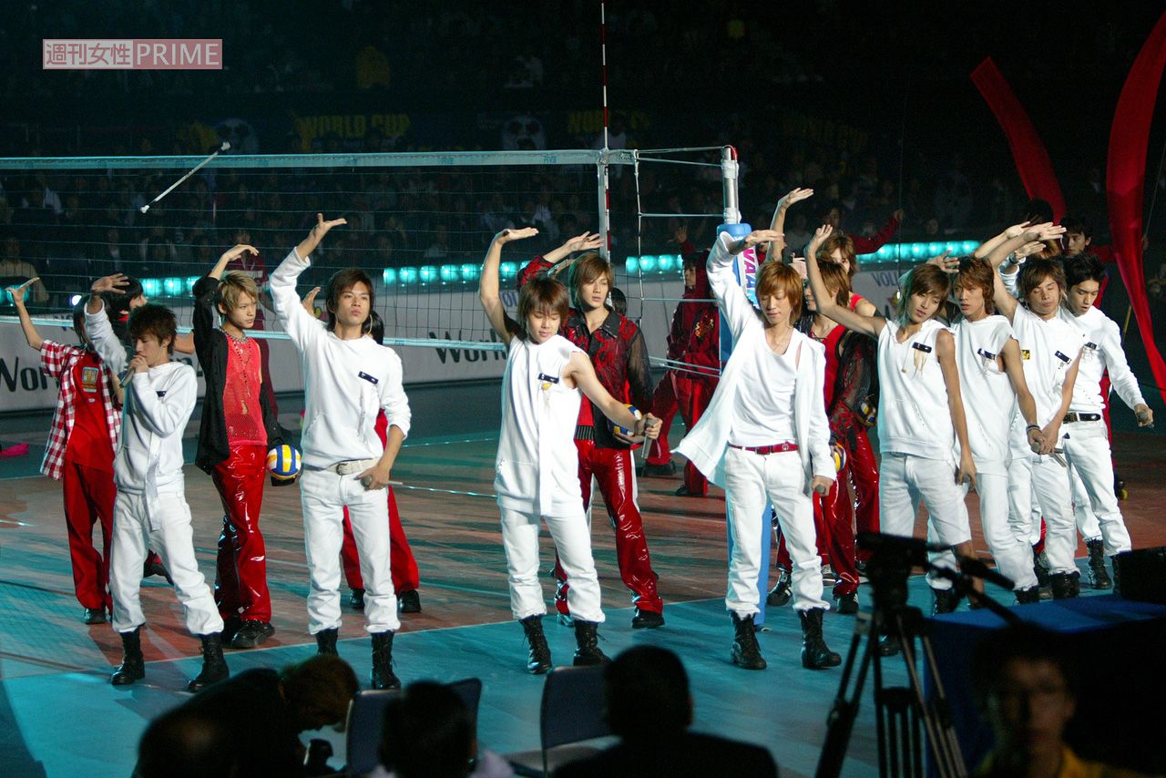 2003年11月、9人でデビューしたNEWSは『バレーボールワールドカップ2003』会場に登場