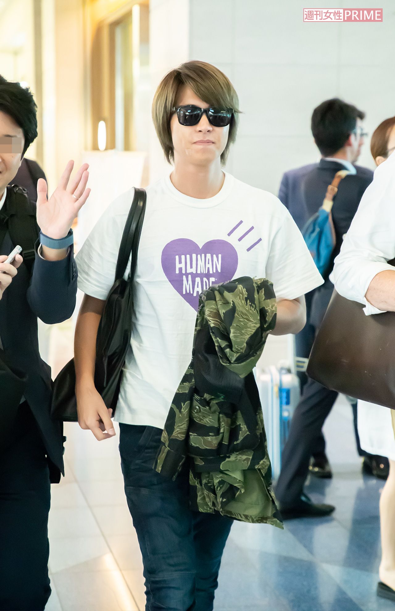 空港での直撃取材に応じる山下（その３）