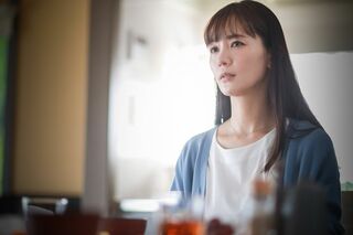 ドラマホリック! 『ただ離婚してないだけ』出演中の中村ゆり