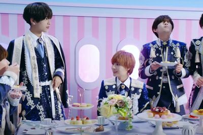 なにわ男子の『ダイヤモンドスマイル』公式MVより抜粋