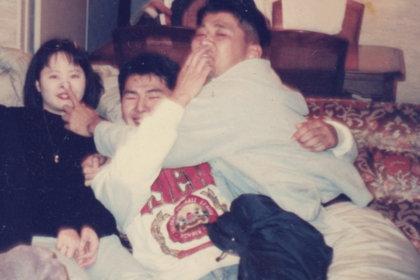 歌川さんに家族の温かさを教えてくれた“大将とかなちゃん”夫妻。大将になつく歌川さんはまるで猫のよう