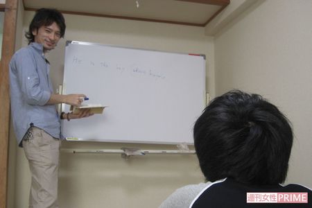 巣鴨のアパートで塾をやっていたころ、安田さんも講師として生徒たちに向き合った
