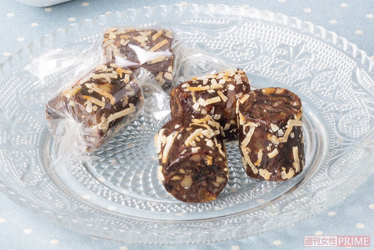 awhile chai&sodaの「デーツボール（カカオフレーバー）」　撮影／矢島泰輔