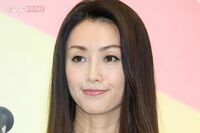 酒井法子、熊本地震の復興支援義援金を募る一方で、40周年直前の4万円ディナーショーで見える驚異の集客力