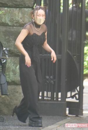 朝日奈央の結婚式に駆けつけたフワちゃん