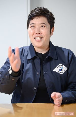 「いつかよくなるから、みんなでベンツに乗ろう！　って夢と希望を語っていましたが、ノリと勢いだったことを30過ぎて反省しました」