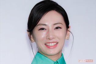 北川景子、艶やかタイトドレスで登場も「ジュエリーに目がいかない」二児の母とは思えぬ圧巻“プロポーション”