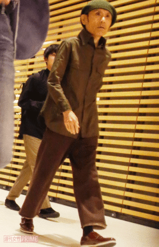 ベレー帽をかぶり“芸術家スタイル”の片岡鶴太郎