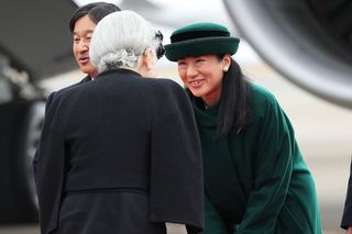 両陛下がベトナムへ出発される際に雅子さまは笑顔で見送られた（2月28日）