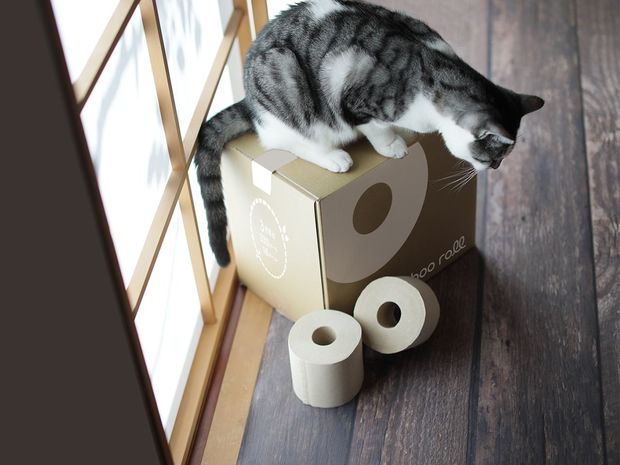 『バンブーロール』のパッケージはプラスチックフリーのリサイクル段ボール。芯とともにリサイクル可