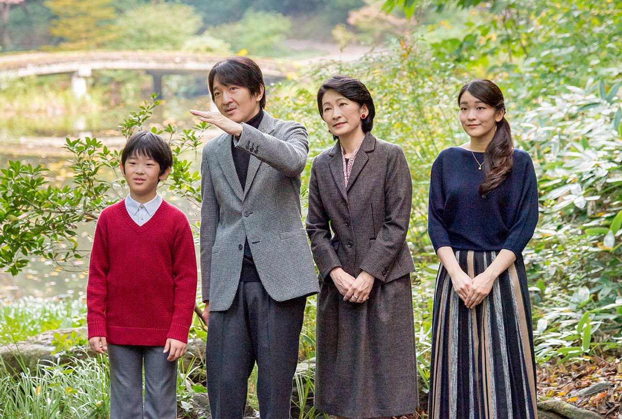 秋篠宮家の方々は小室家が抱える“金銭トラブル”をはたしてご存じなのだろうか