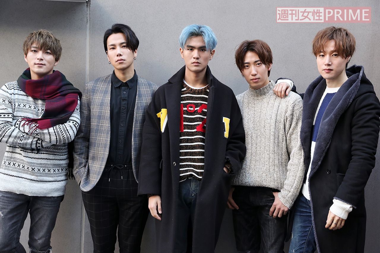左からソル、ナロ、テフン、サンウ、ルイ　撮影／齋藤周造