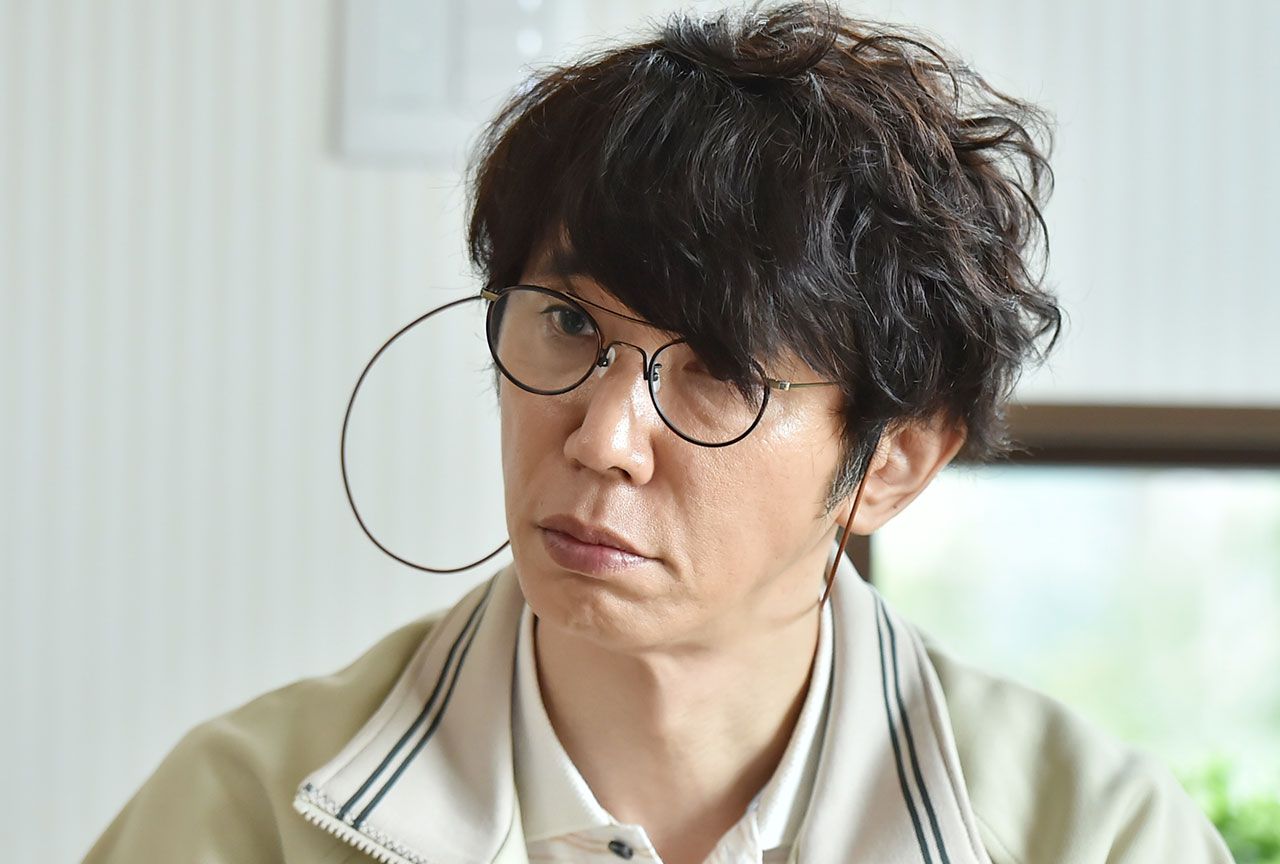ユースケ演じる茄子田はメガネがチャームポイント