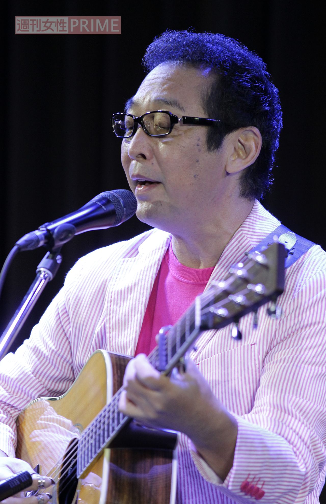 チャリティーコンサートを開催するなど精力的に活動するさだまさし