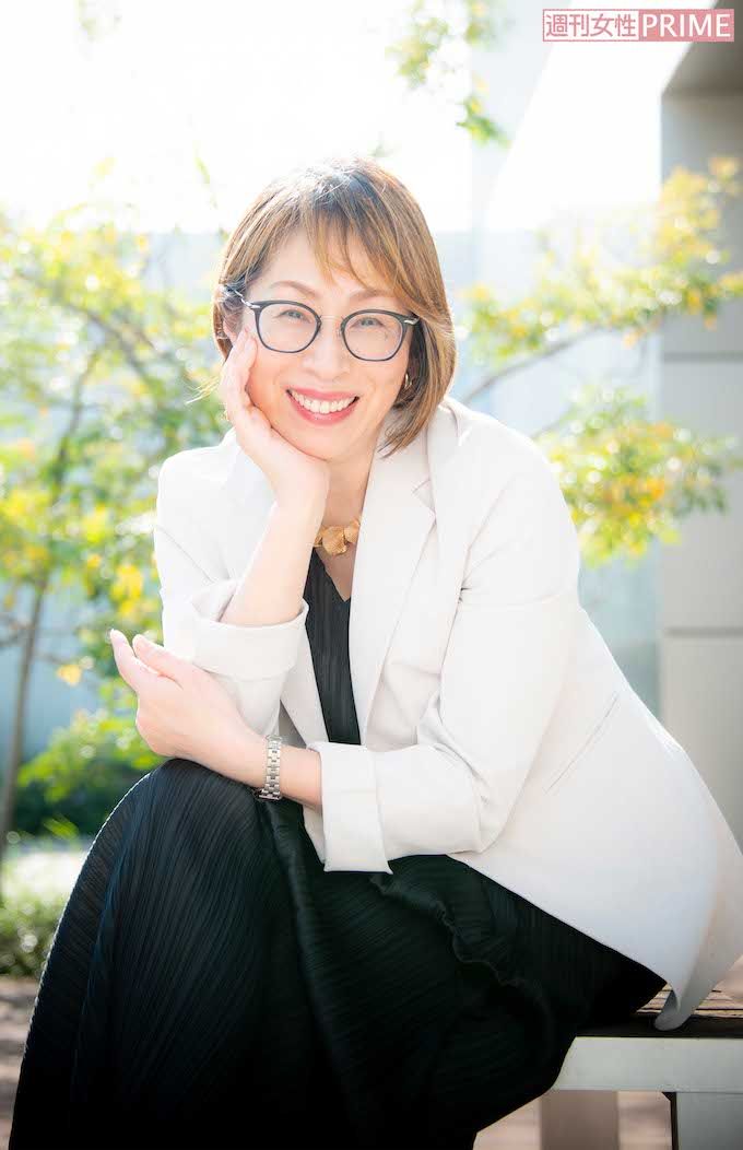 桜木紫乃（さくらぎ・しの）／1965年、北海道釧路市生まれ。2002年『雪虫』でオール讀物新人賞を受賞。2007年同作収録の単行本『氷平線』でデビュ一。2013年に『ラブレス』で島清恋愛文学賞、『ホテルローヤル』で直木賞、2020年に『家族じまい』で中央公論文芸賞を受賞。他の著書に『緋の河』『人生劇場』『青い絵本』『谷から来た女』『裸の華』などがある。