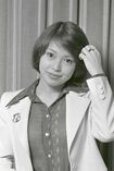 昭和52年当時の岡崎。歌手としても活動し、国民的人気アイドルだった(C)週刊女性