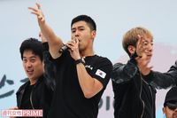 東方神起ユンホ、兵役中スター集合の地上軍フェスでド迫力“マッチョ”ダンス披露