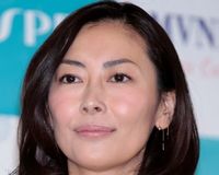 中山美穂、新宿2丁目で目撃 ファンにハグの大サービス