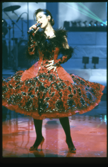 '87年の『夜のヒットスタジオ』ではさまざまな衣装を披露