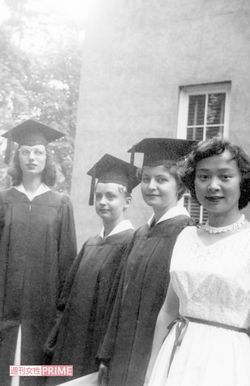 1回目のアメリカ留学でミシガン州の大学へ。1955年、卒業式にて