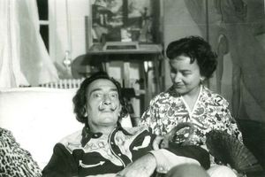 『世界の旅』ではさまざまな著名人にも取材を行った。1959年9月、画家サルバドール・ダリのスペイン・カダケスの自宅を訪問