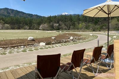 雄大な自然を眺めながら、おいしい水や果物を使用したメニューが楽しめる