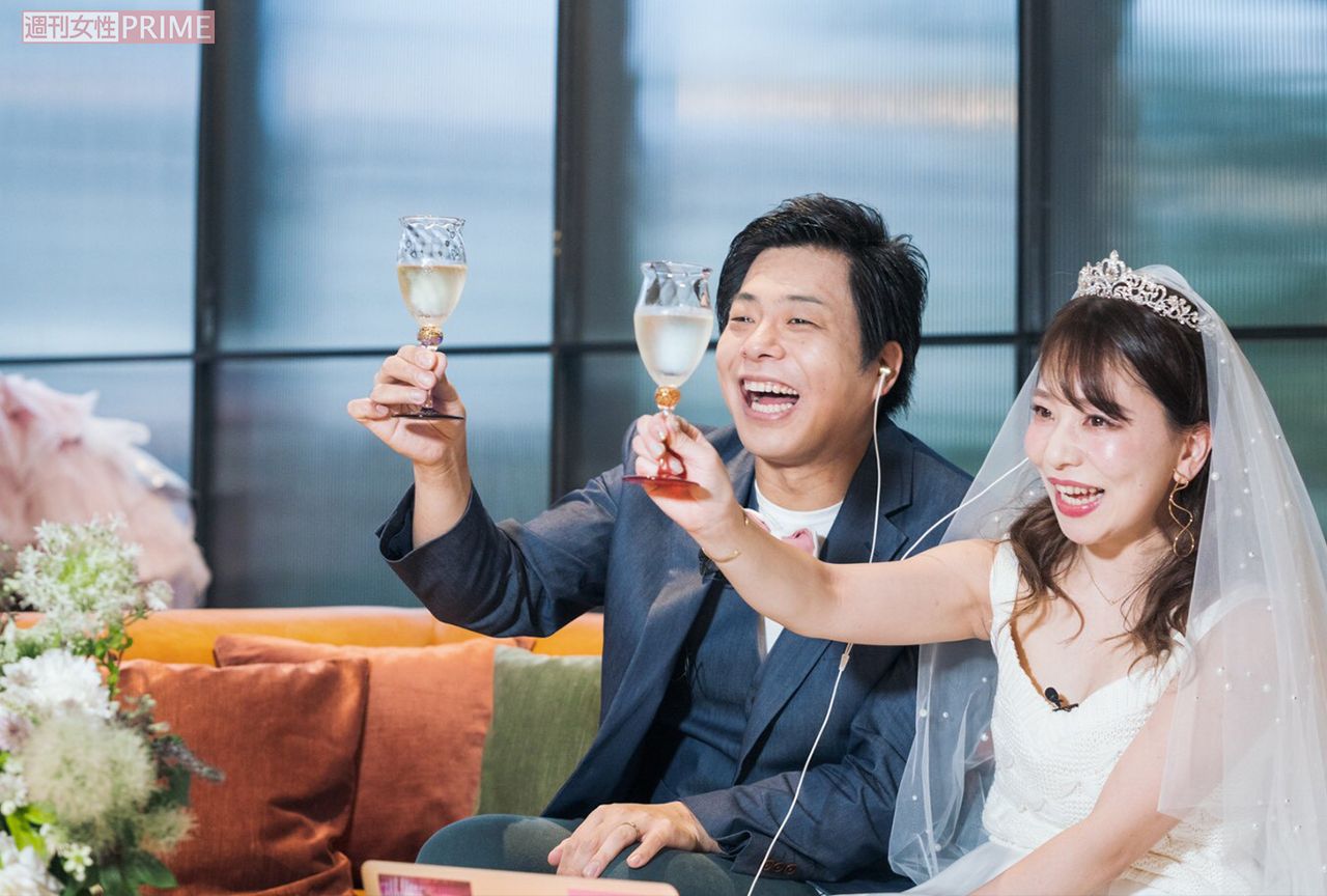 画面越しにみんなで乾杯♪　（『バンビーノ』藤田裕樹のオンライン結婚式の様子）