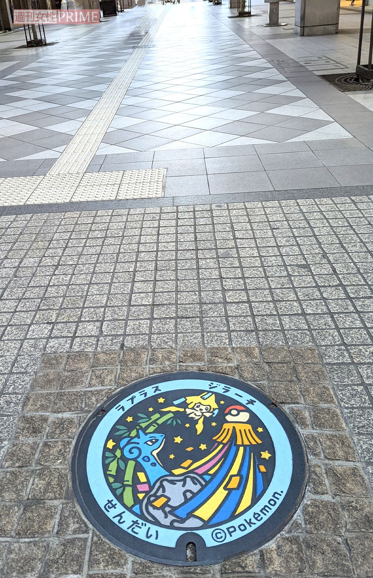 サンモール一番町商店街に設置された宮城県仙台市のポケふた　撮影／編集部