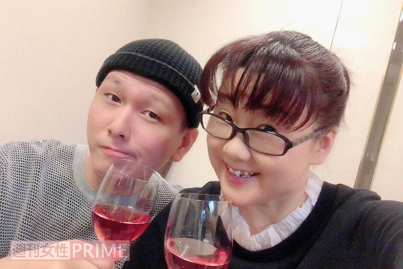 結婚記念日を祝うみはるさんと夫のMr.シャチホコ氏