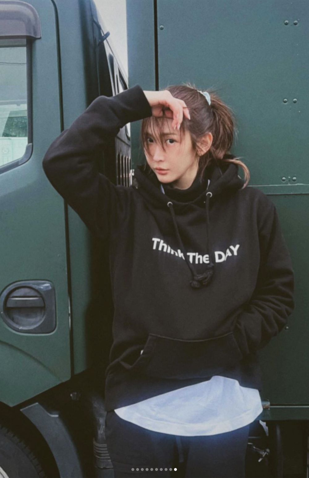 Think The DAYの能登地震支援チャリティロゴフーディーは今回の活動でも着用（紗栄子インスタグラムより）