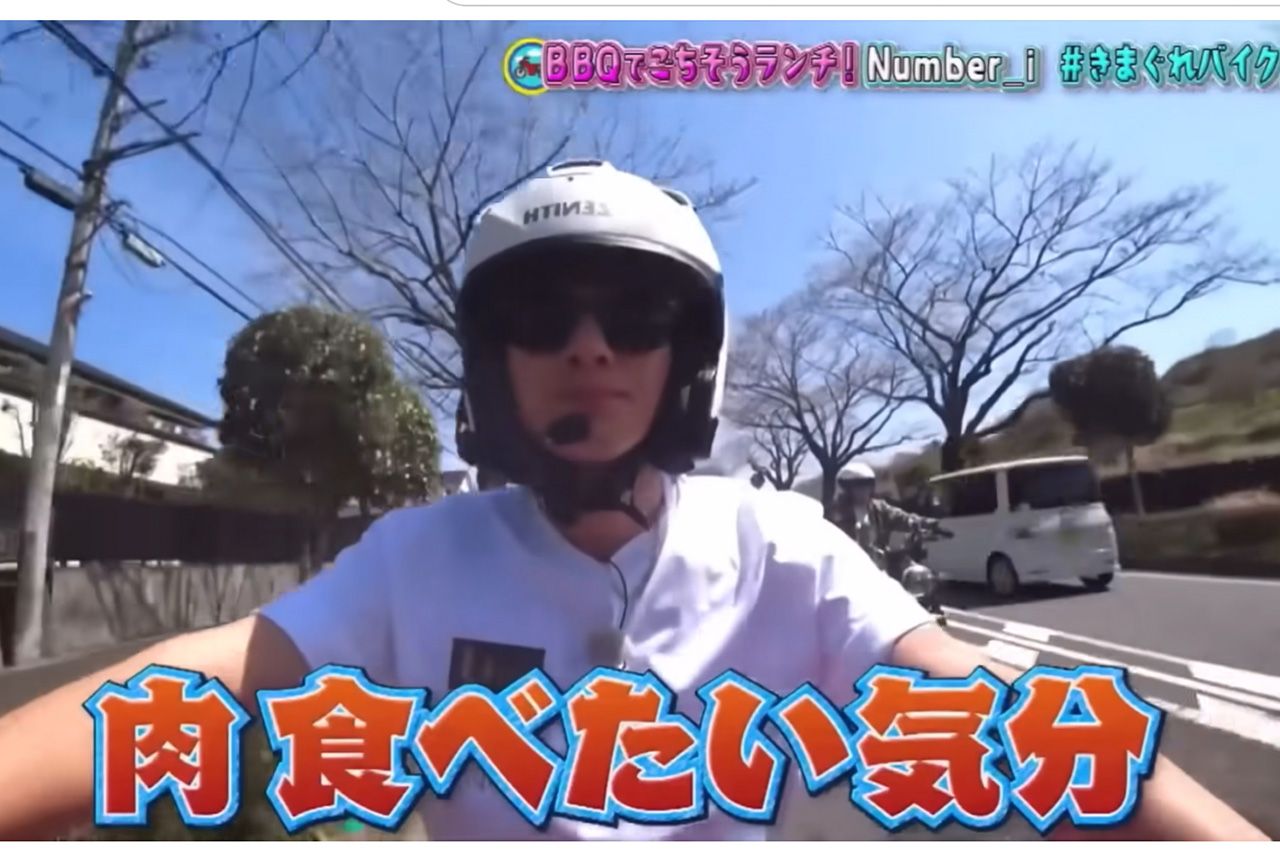 半袖でバイクに乗る平野紫耀（現在は非公開となった『TOBE』公式YouTubeより）