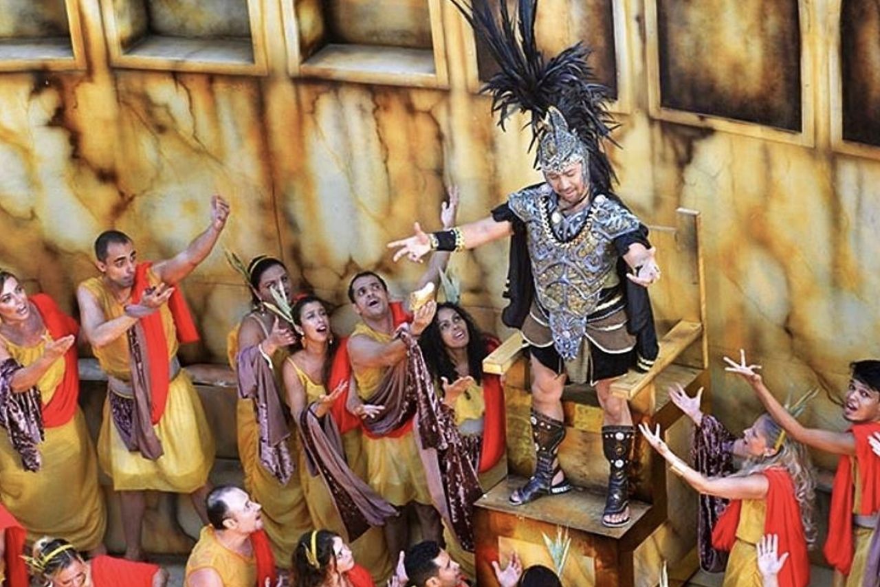 もはや皇帝の洋二さん　写真提供／中島洋二さん