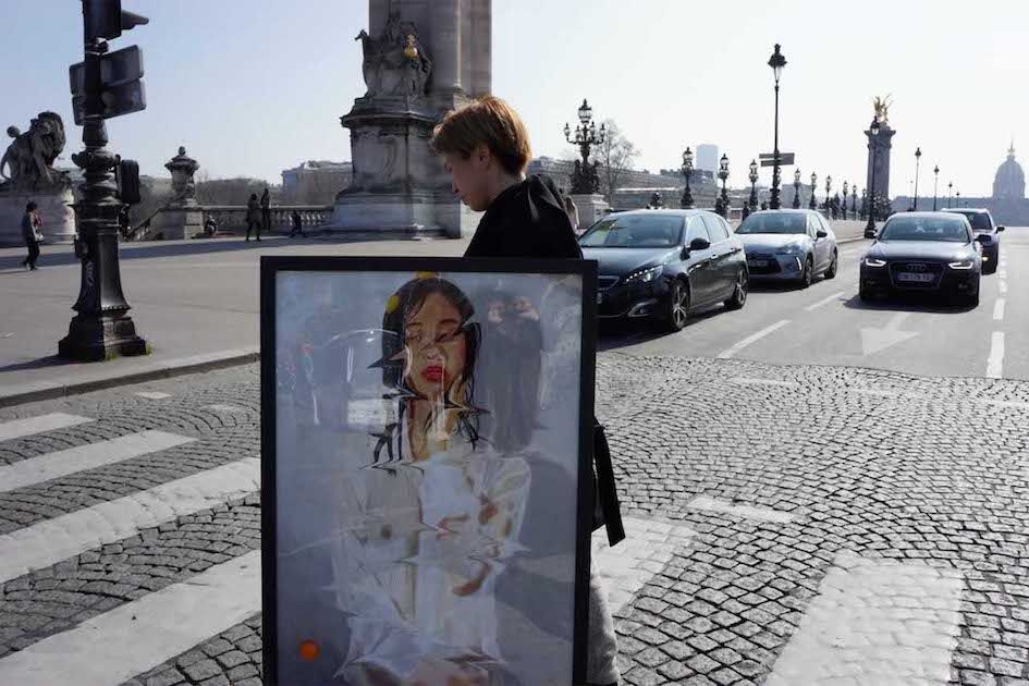 パリでパフォーマンスをして自身の感性を磨いていった　(c)MAGOCREATION